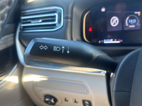 Used 2023 Jeep Wagoneer Series III w/ Premium Group I image 36