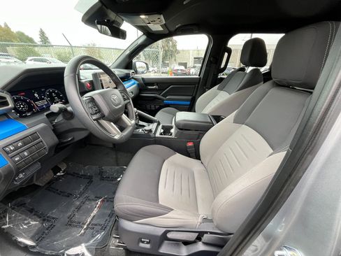 Used 2025 Toyota Tacoma TRD Off-Road image 24