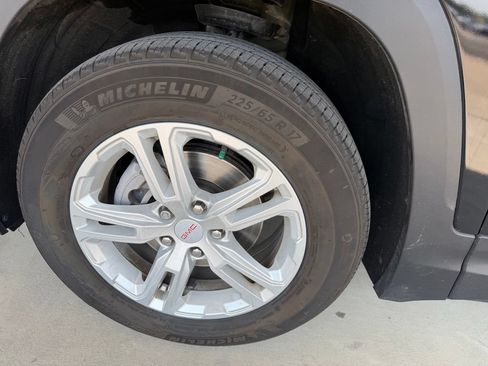 Used 2024 GMC Terrain SLE w/ Driver Convenience Package FWD image 19
