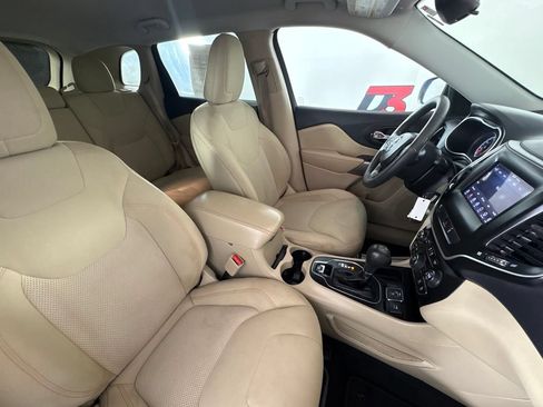 Used 2020 Jeep Cherokee Latitude w/ Advanced Safety Group FWD image 30