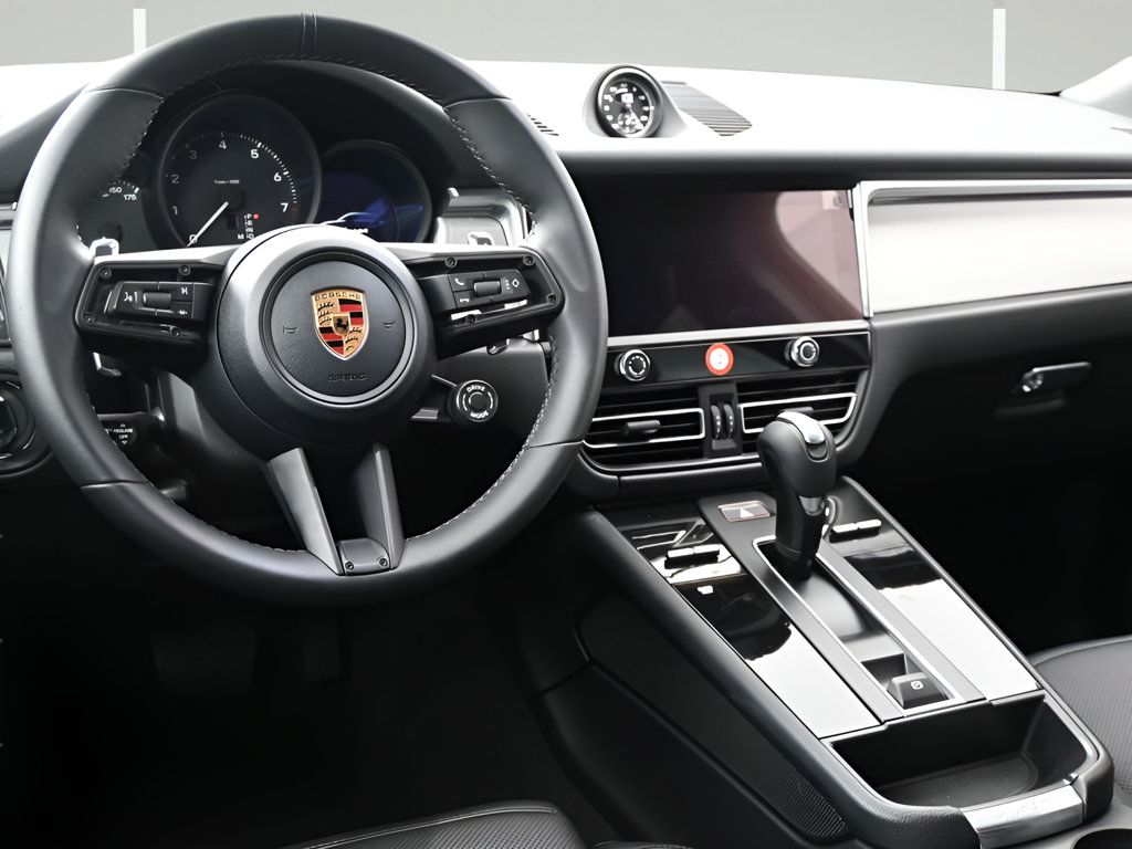 Certified 2026 Porsche Macan AWD/4WD image 8