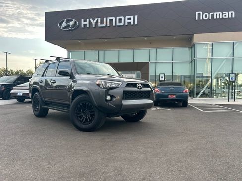 Used 2019 Toyota 4Runner SR5 AWD/4WD image 5