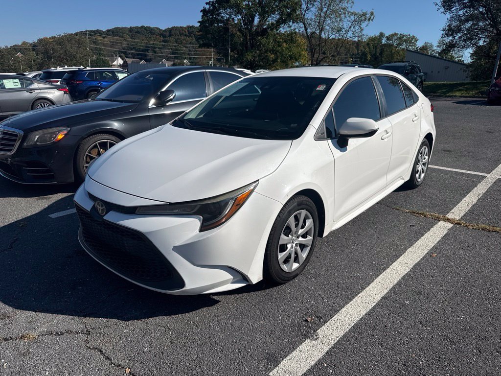 Used 2020 Toyota Corolla LE FWD image 2