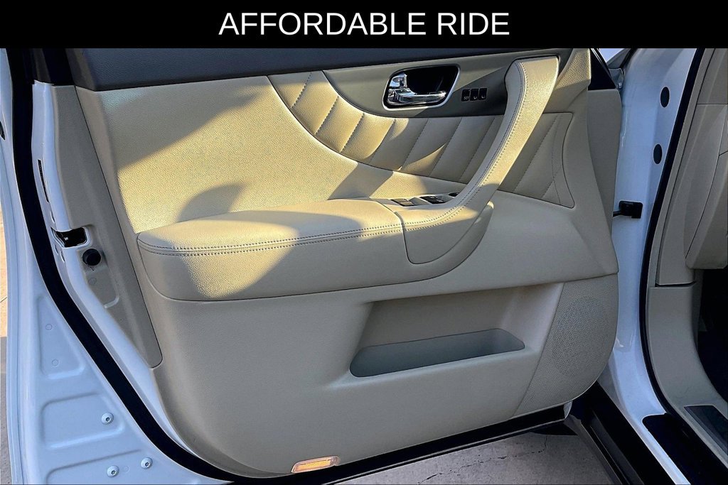 Used 2017 INFINITI QX70 2WD w/ Premium Package image 15