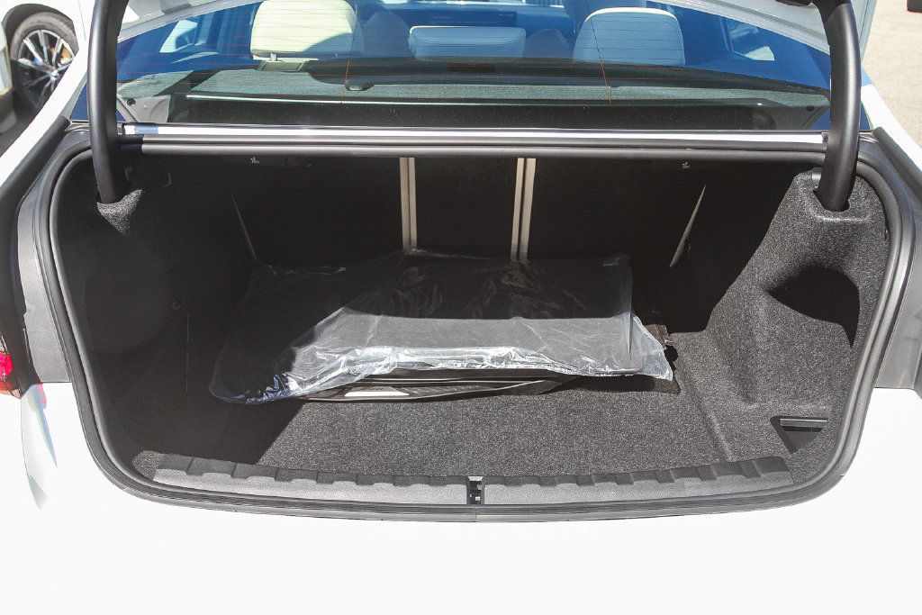 Used 2026 BMW 330i Sedan w/ Convenience Package RWD image 21