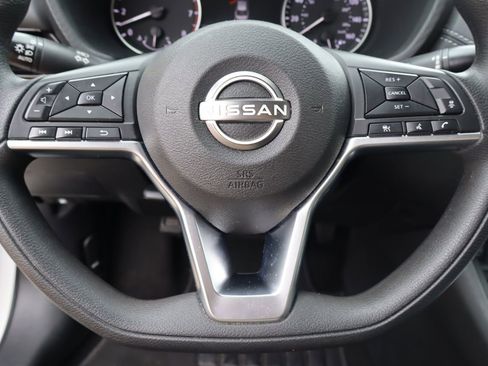 Used 2024 Nissan Sentra SV FWD image 11