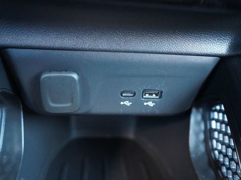 Used 2025 Chevrolet TrailBlazer LT AWD/4WD image 35