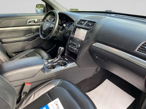 Used 2019 Ford Explorer XLT w/ Equipment Group 202A AWD/4WD image 10