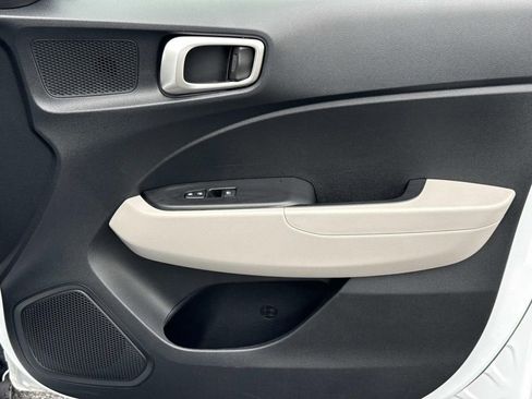 Used 2025 Hyundai Venue SEL FWD image 18