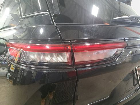 Certified 2023 Jeep Grand Cherokee Altitude image 33