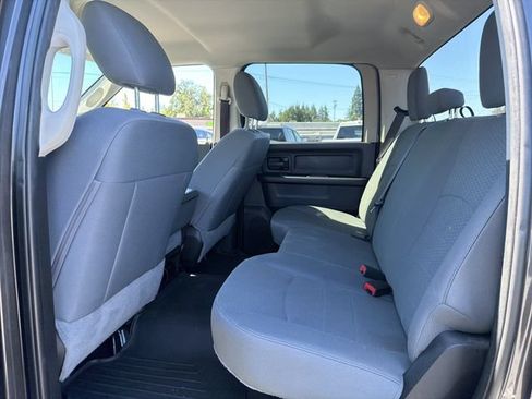 Used 2018 RAM 2500 Tradesman w/ Chrome Appearance Group AWD/4WD image 11