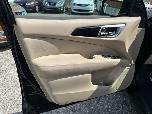 Used 2016 Nissan Pathfinder SV FWD image 11