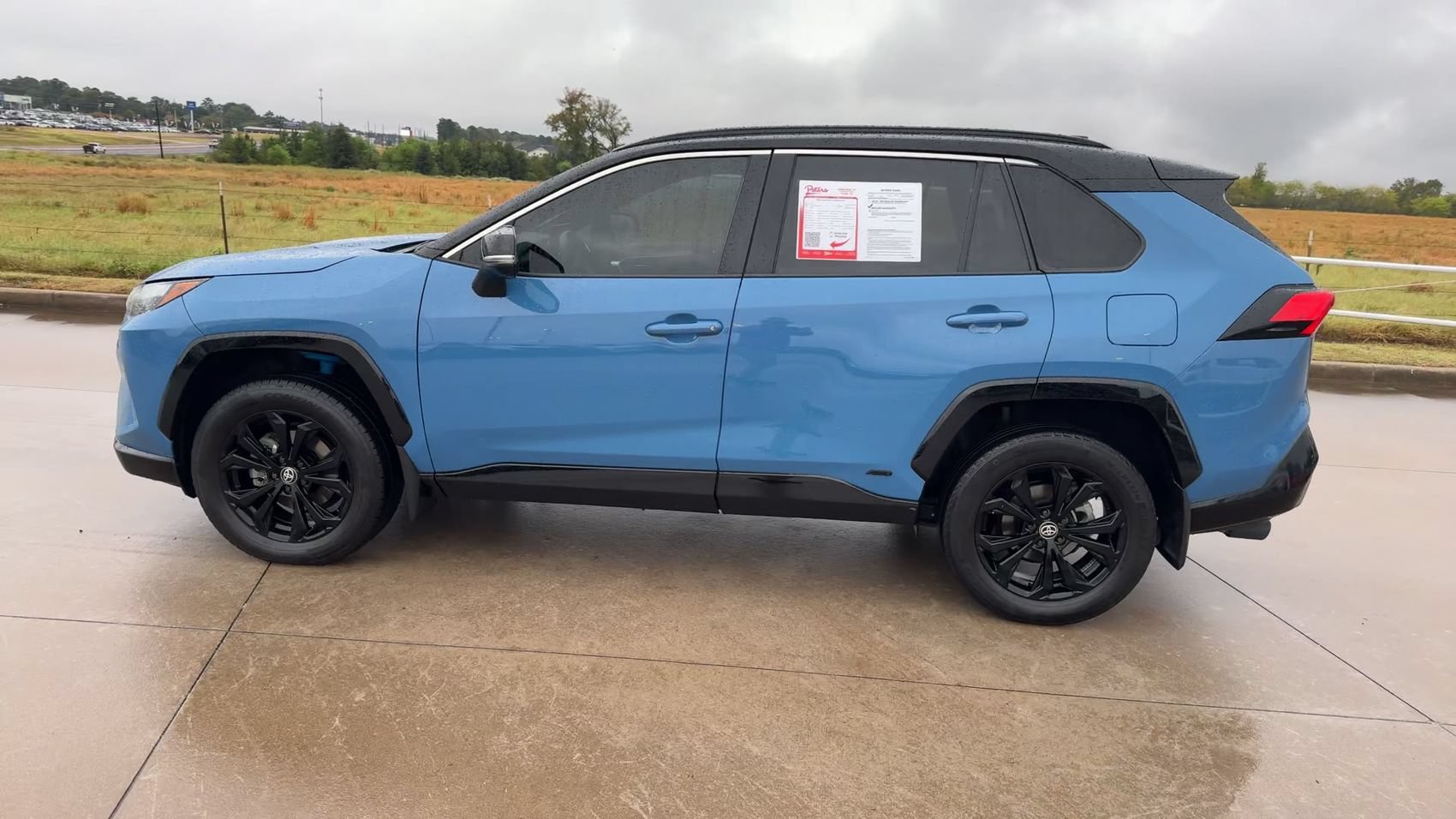 Used 2024 Toyota RAV4 XSE AWD/4WD image 6