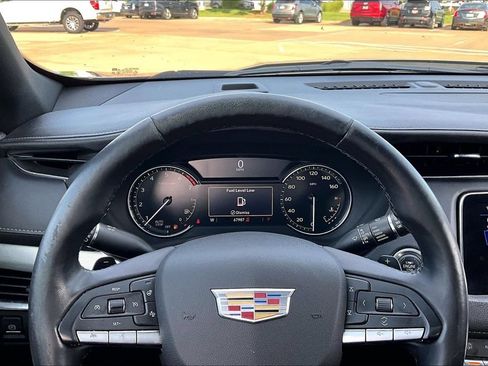 Used 2022 Cadillac XT4 Premium Luxury w/ Enhanced Visibility Package FWD image 22