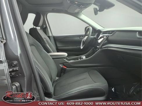 Used 2024 Jeep Grand Cherokee Laredo X AWD/4WD image 14