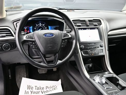 Used 2019 Ford Fusion SE image 30