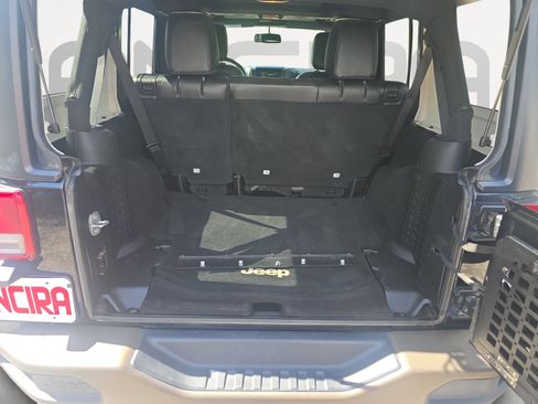 Used 2017 Jeep Wrangler Unlimited Sahara AWD/4WD image 12