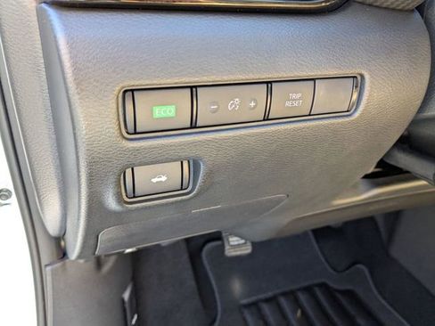 New 2025 Nissan Sentra SV w/ SV Premium Package FWD image 17