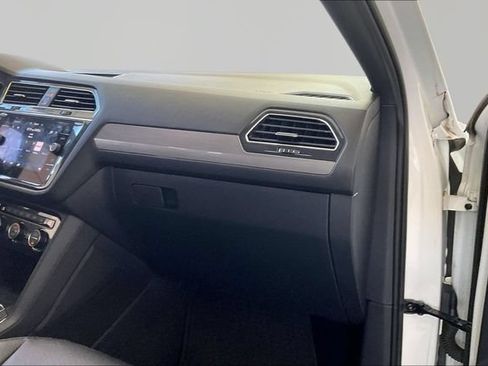 Used 2020 Volkswagen Tiguan SE R-Line AWD/4WD image 18