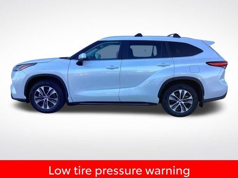 Used 2023 Toyota Highlander XLE image 8
