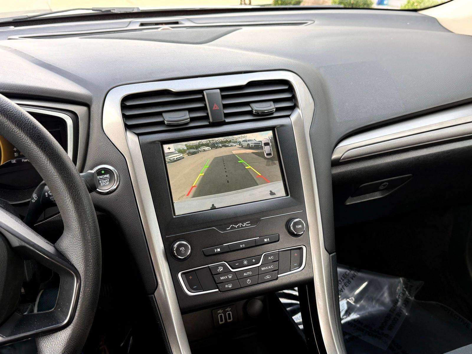 Used 2019 Ford Fusion SE FWD image 29