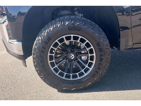 Used 2021 Chevrolet Silverado 1500 LT AWD/4WD image 10