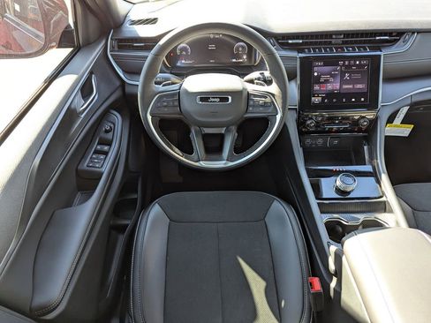 New 2025 Jeep Grand Cherokee Altitude AWD/4WD image 14