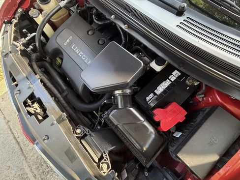 Used 2012 Lincoln MKX FWD image 18