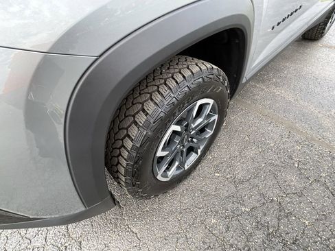 Used 2025 Chevrolet Equinox ACTIV image 23