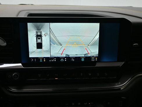 Used 2024 Chevrolet Silverado 2500 ZR2 w/ Technology Package image 18