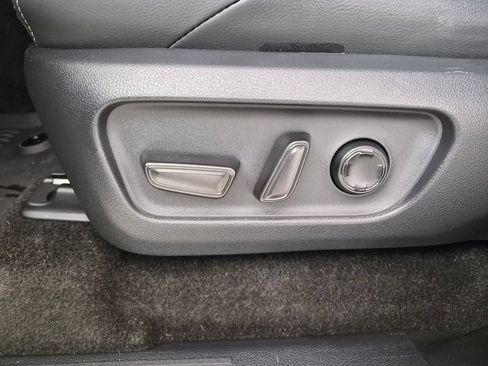 Used 2025 Toyota 4Runner Limited AWD/4WD image 22