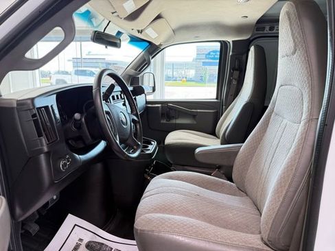 Used 2020 GMC Savana 2500 image 14