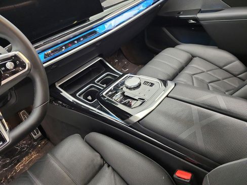 Used 2025 BMW 740i RWD image 11