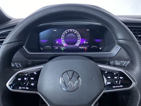 Used 2024 Volkswagen Tiguan SE R-Line image 3