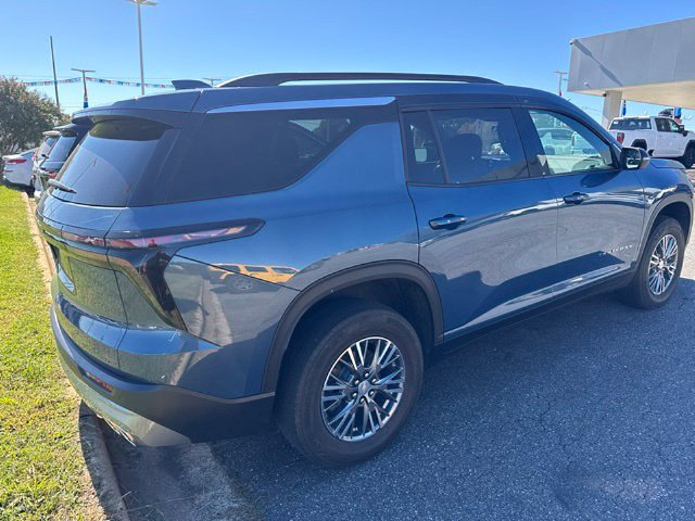 Used 2025 Chevrolet Traverse LT FWD image 4
