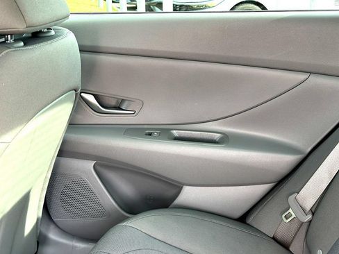 Used 2026 Hyundai Elantra SE FWD image 21