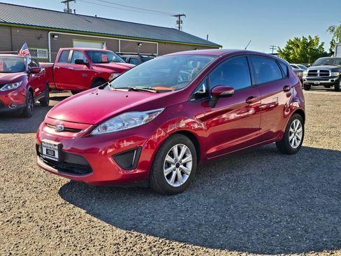 Used 2013 Ford Fiesta SE FWD image 3