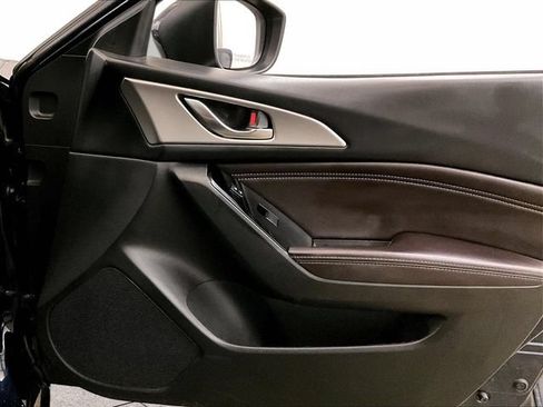Used 2018 MAZDA MAZDA3 Touring FWD image 23