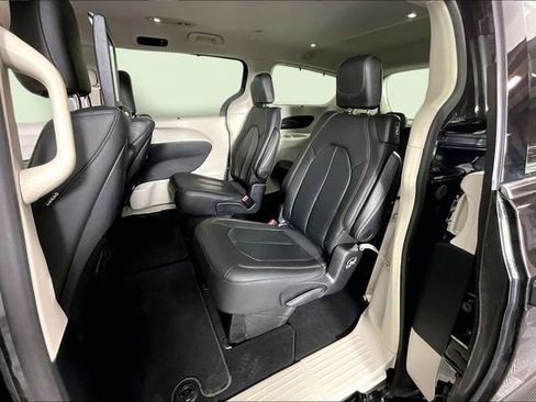 Used 2020 Chrysler Pacifica Touring-L Plus image 21