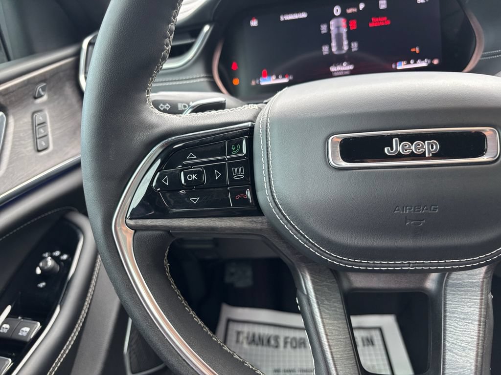 Used 2024 Jeep Grand Cherokee Overland w/ Luxury Tech Group IV AWD/4WD image 21
