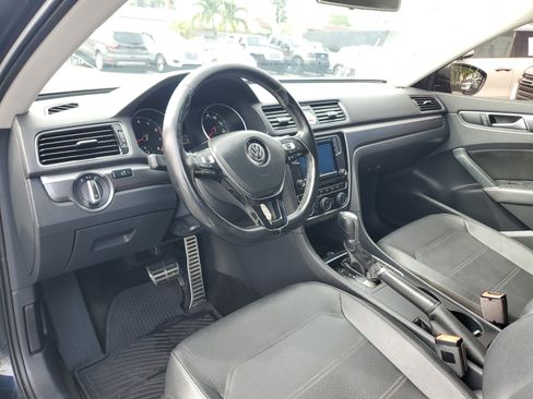 Used 2017 Volkswagen Passat 1.8T R-Line image 12