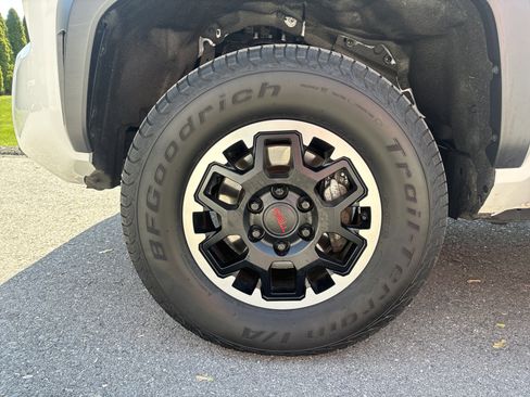 Certified 2024 Toyota Tacoma TRD Off-Road AWD/4WD image 12