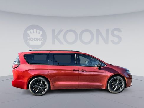 New 2026 Chrysler Pacifica Limited w/ S Appearance Package image 8