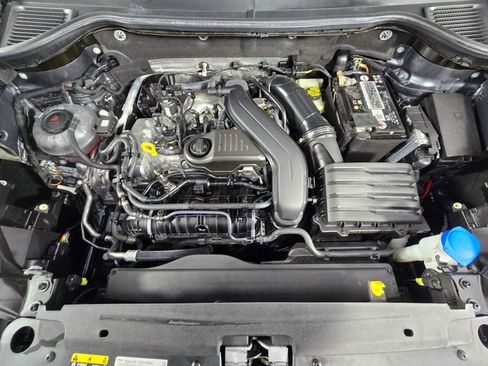 Used 2022 Volkswagen Taos SE w/ Panoramic Sunroof Package image 13