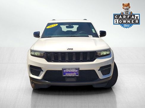 Used 2023 Jeep Grand Cherokee Altitude AWD/4WD image 2