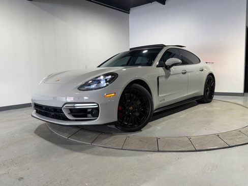 Used 2022 Porsche Panamera GTS image 3