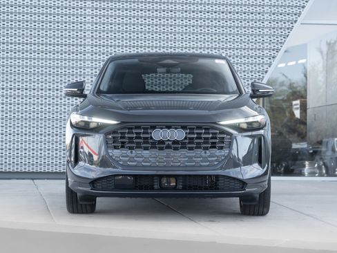 New 2025 Audi Q5 Prestige image 32