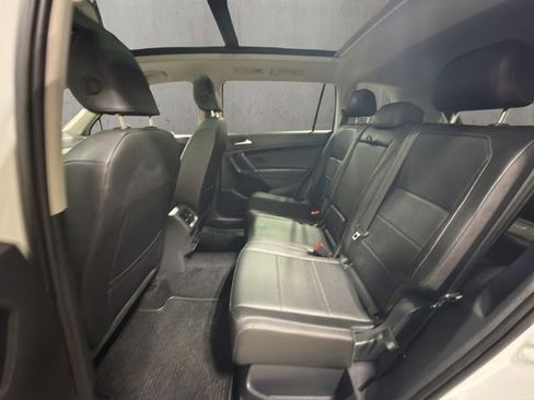 Used 2020 Volkswagen Tiguan SE w/ Panoramic Sunroof Package image 22