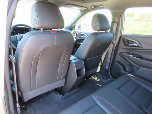Certified 2024 Chevrolet Trax RS w/ Sunroof Package FWD image 26