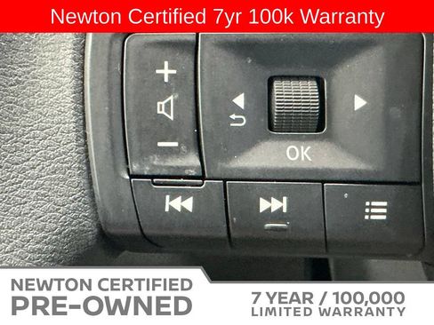 Used 2025 Nissan Rogue S FWD image 31
